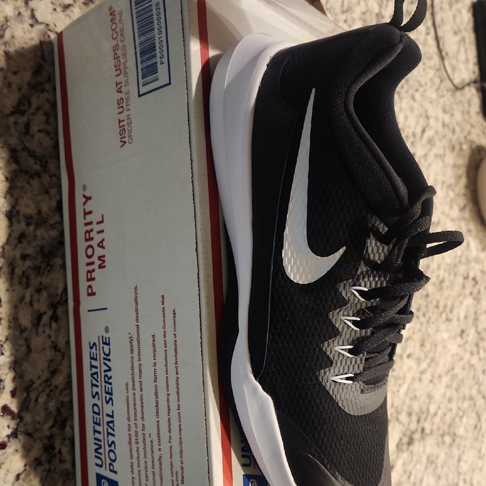 Nike Men's Black and White Sneakers